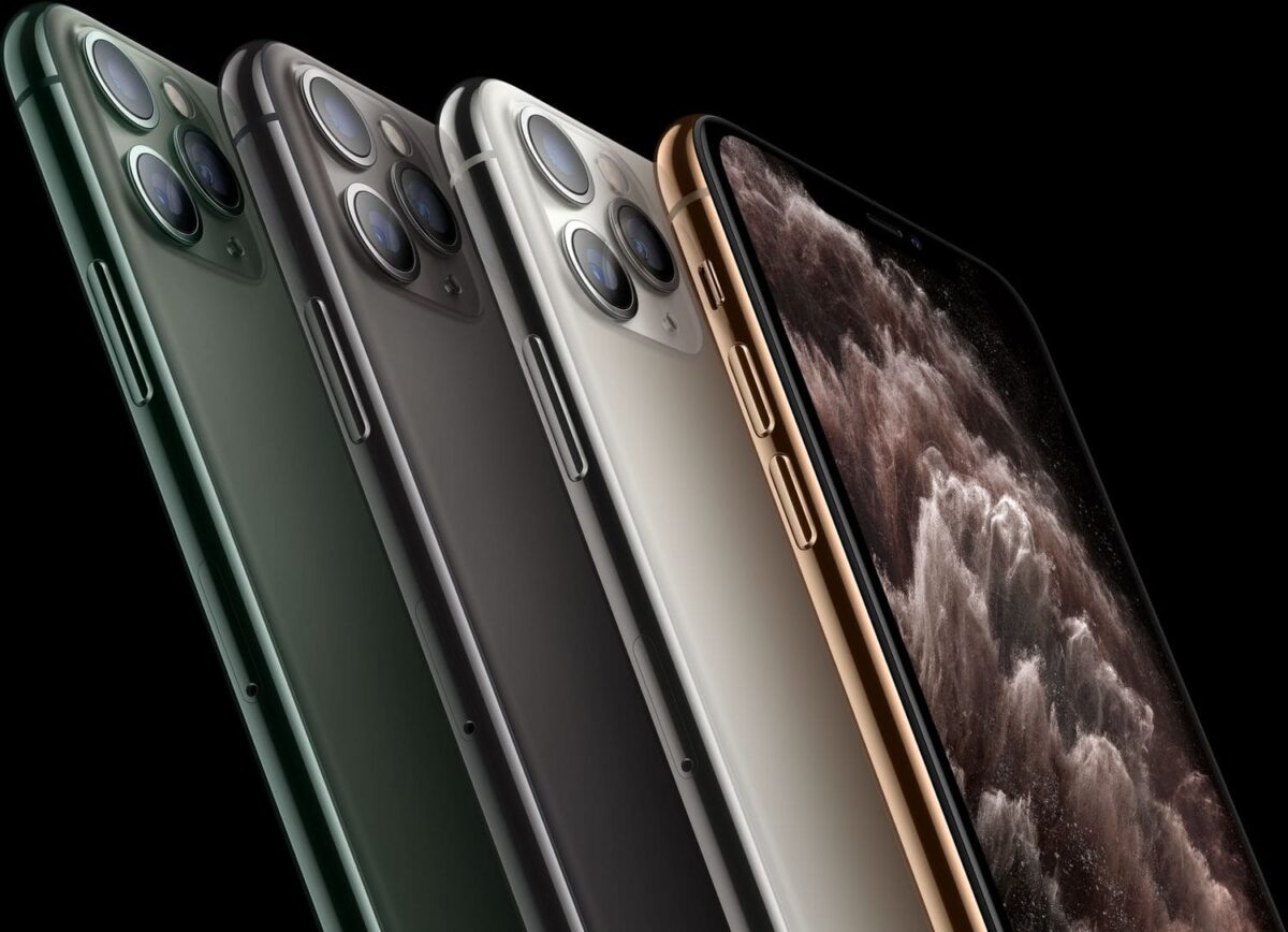 iPhone 11 Pro - Два размера. Четыре цвета. Корпус из стекла и нержавеющей стали.