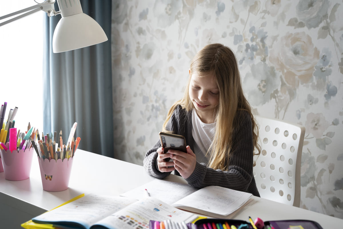 Смартфон для школьника рейтинг 2026