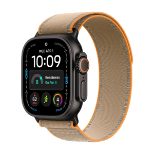 Apple Watch Ultra 4 49 мм Black Titanium — часы целиком под углом с ремешком Sand Trail Loop